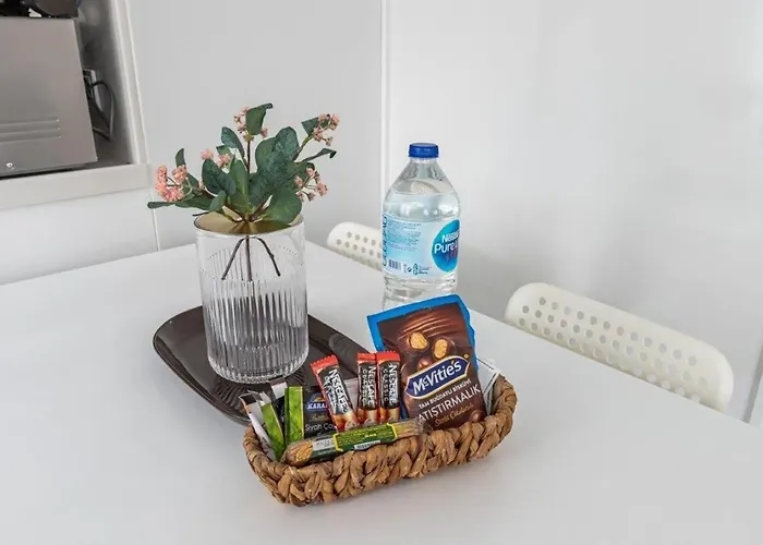 Bright Private Modern 2bd1bath Bebek Gem! #247 아파트 이스탄불