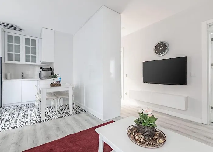 Bright Private Modern 2bd1bath Bebek Gem! #247 아파트 이스탄불