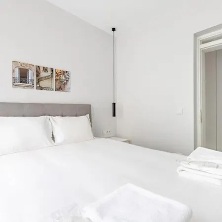 Bright Private Modern 2bd1bath Bebek Gem! #247 イスタンブール